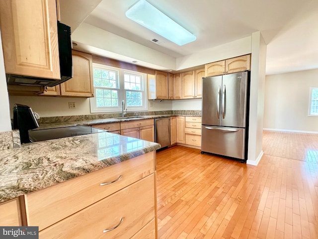 55 W Windrose Dr, Richboro, PA 18954 - kitchen featuring stainless steel appliances, light brown cabinetry, a sink, light wood-style flooring, and baseboards