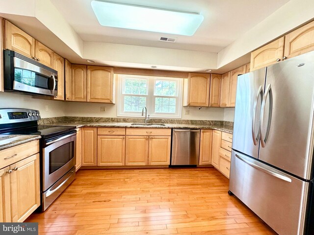 55 W Windrose Dr, Richboro, PA 18954 - kitchen featuring stainless steel appliances and light brown cabinetry