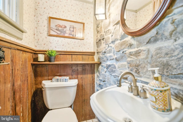 1132 Upper Stump Rd, Chalfont, PA 18914 - half bath featuring wallpapered walls, a wainscoted wall, toilet, and a sink