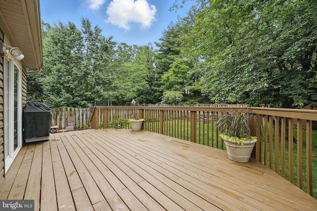 4549 Diehl Ct, Woodbridge, VA 22193 - deck with view of wooded area