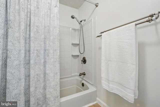 4549 Diehl Ct, Woodbridge, VA 22193 - bathroom featuring shower / bathtub combination with curtain