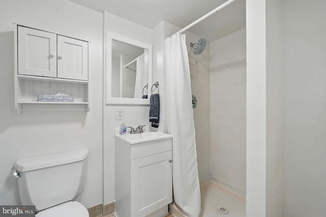 4549 Diehl Ct, Woodbridge, VA 22193 - full bathroom with toilet, vanity, and tiled shower