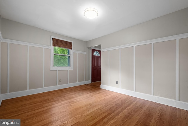 5604 Edgemont Dr, Alexandria, VA 22310 - unfurnished room with light wood finished floors and baseboards