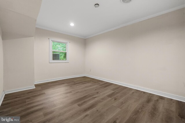 5604 Edgemont Dr, Alexandria, VA 22310 - unfurnished room featuring ornamental molding, dark wood finished floors, baseboards, and recessed lighting