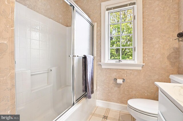 826 Bent Creek Dr, Lititz, PA 17543 - bathroom with toilet, tile patterned flooring, vanity, baseboards, and wallpapered walls