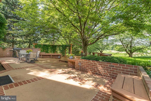 826 Bent Creek Dr, Lititz, PA 17543 - view of patio featuring outdoor dining space