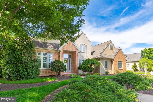 826 Bent Creek Dr, Lititz, PA 17543 - traditional-style house featuring brick siding and stucco siding