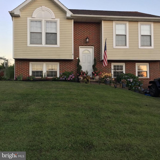 8 Reaverton Ave, Taneytown, MD 21787 - split foyer home featuring brick siding and a front yard