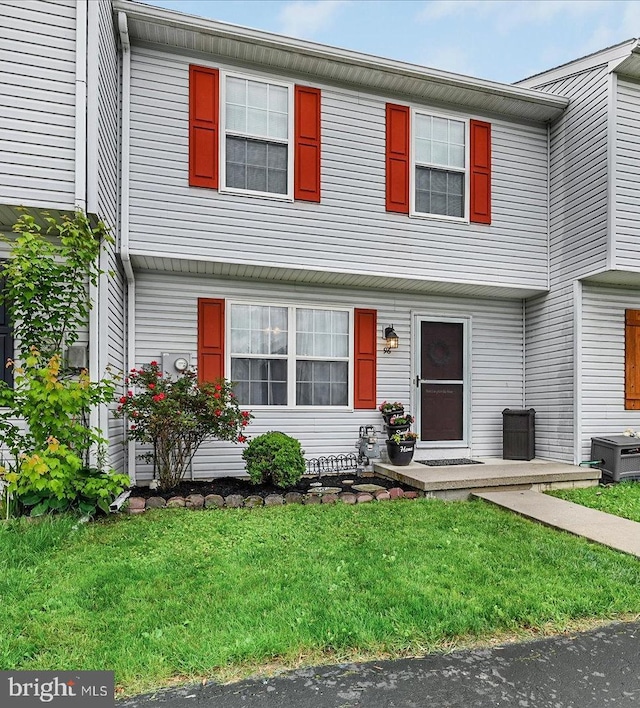 96 Billerbeck St, New Oxford, PA 17350 - view of front of home featuring a front yard