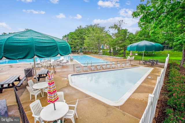 5441 Gladewright Dr, Centreville, VA 20120 - community pool featuring a patio