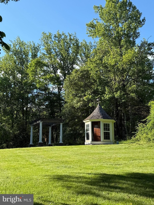 8301 Crestridge Rd, Fairfax Station, VA 22039 - view of grassy yard featuring a shed