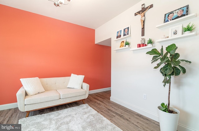 6320 Neha Dr, Mechanicsburg, PA 17050 - living area featuring wood finished floors and baseboards