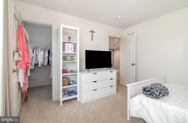6320 Neha Dr, Mechanicsburg, PA 17050 - bedroom with light carpet, a closet, and a walk in closet
