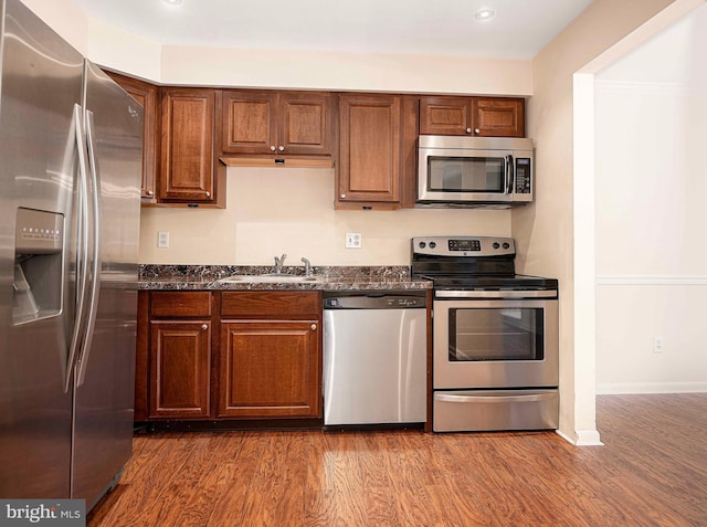 1 Lough Mask Ct Unit 101, Lutherville Timonium, MD 21093 - kitchen featuring stainless steel appliances, a sink, wood finished floors, dark stone counters, and recessed lighting