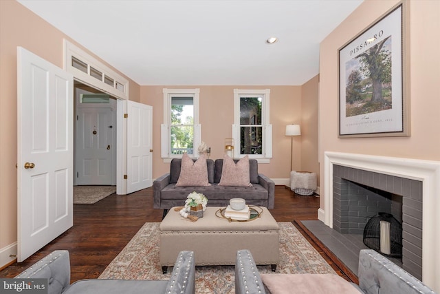 8423 Yellow Springs Rd, Frederick, MD 21702 - living room featuring dark wood-type flooring, baseboards, and recessed lighting