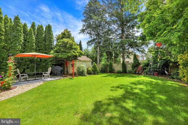 410 Windsor St, Wyomissing, PA 19610 - view of yard featuring a patio area and an outdoor structure