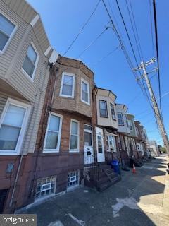 2012 E Glenwood Ave, Philadelphia, PA 19124 - view of front facade featuring a residential view