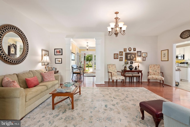7482 Jeffreys Way, Easton, MD 21601 - living area featuring a chandelier, wood finished floors, and baseboards