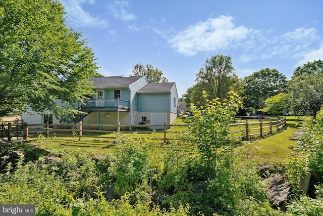 1069 Hearthstone Rd, Lancaster, PA 17603 - view of yard featuring a deck