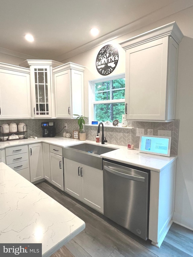16801 Chalet Ct, Chesterfield, VA 23832 - kitchen featuring dishwasher, a sink, dark wood-type flooring, tasteful backsplash, and ornamental molding