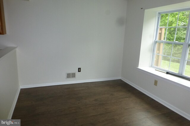 302 Independence Dr, Southampton, PA 18966 - unfurnished room with dark wood finished floors, plenty of natural light, and baseboards