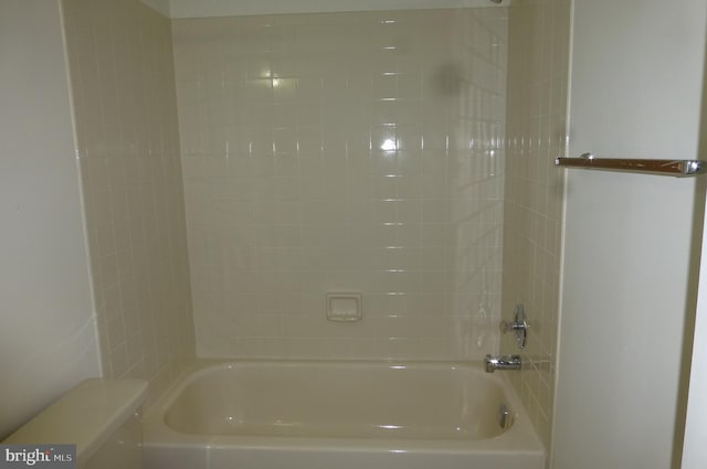 302 Independence Dr, Southampton, PA 18966 - bathroom with toilet and washtub / shower combination