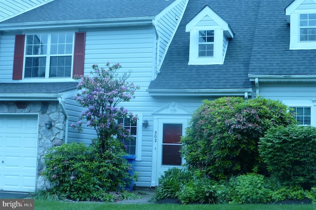 302 Independence Dr, Southampton, PA 18966 - view of front facade with roof with shingles and a garage