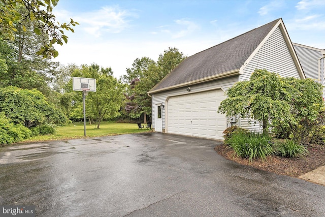 124 Kirschling Dr, Woolwich Twp, NJ 08085 - garage featuring asphalt driveway