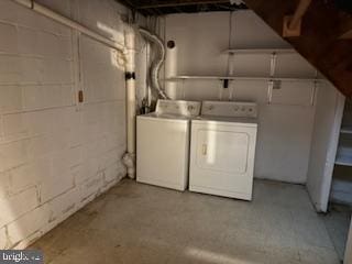 7686 Briar Ln, Pasadena, MD 21122 - washroom featuring independent washer and dryer