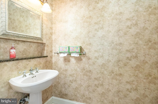 148 Lawn Rd, Palmyra, PA 17078 - bathroom with baseboards