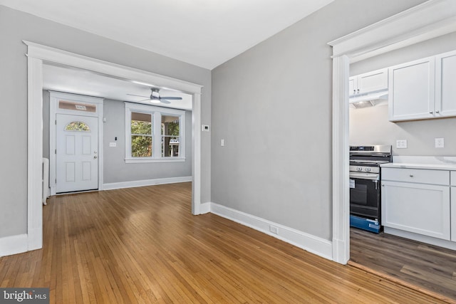 616 Hamilton St NW, Washington, DC 20011 - foyer featuring ceiling fan, light wood finished floors, and baseboards