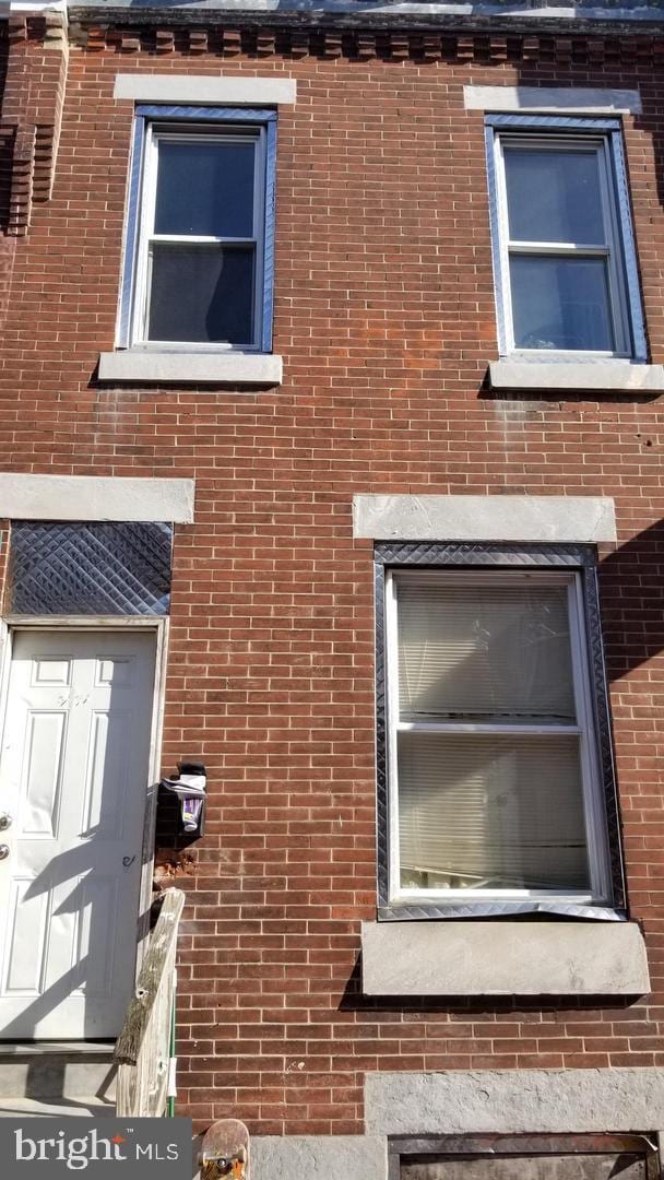 3131 Weymouth St, Philadelphia, PA 19134 - view of side of property with brick siding