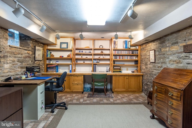114 Bellemore Rd, Baltimore, MD 21210 - office space with track lighting and built in desk