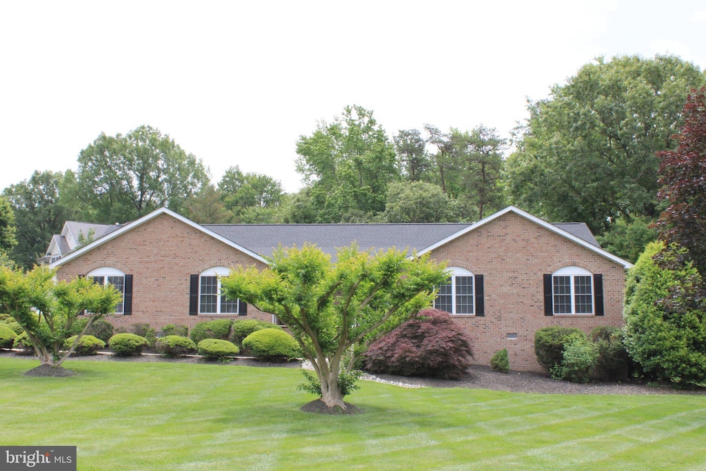 30 Brookstone Dr, Fredericksburg, VA 22405 - single story home featuring brick siding and a front yard