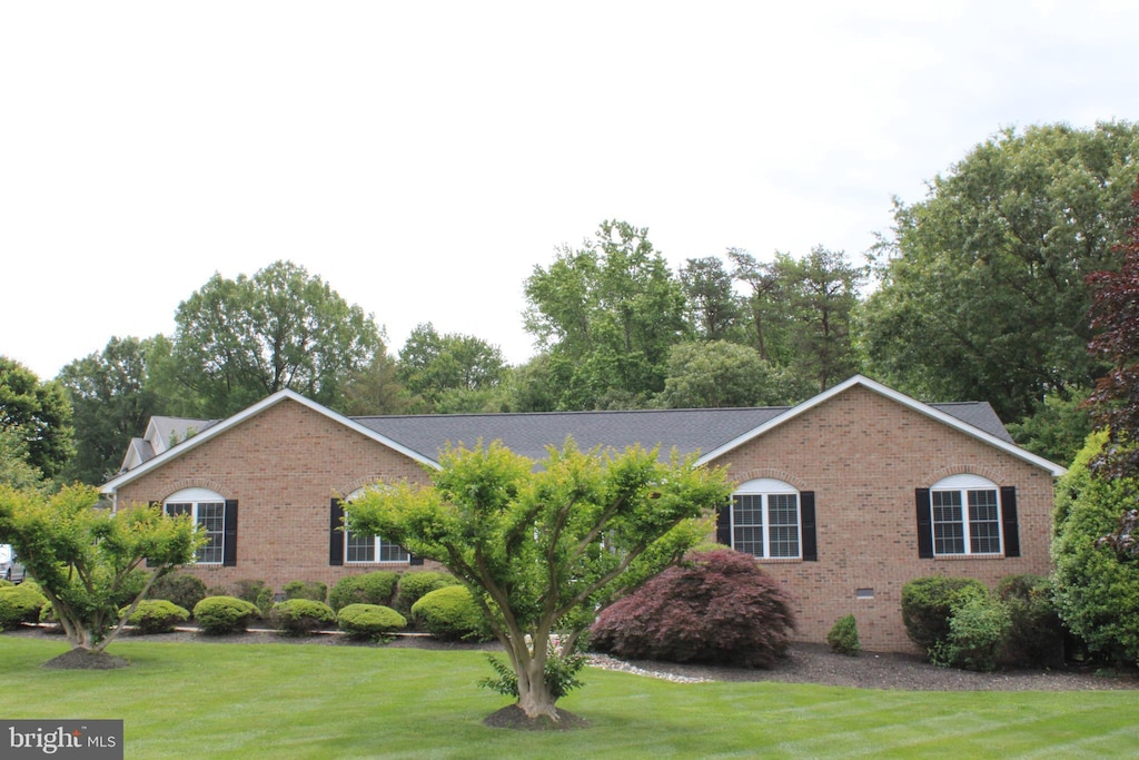 30 Brookstone Dr, Fredericksburg, VA 22405 - ranch-style home featuring brick siding and a front lawn