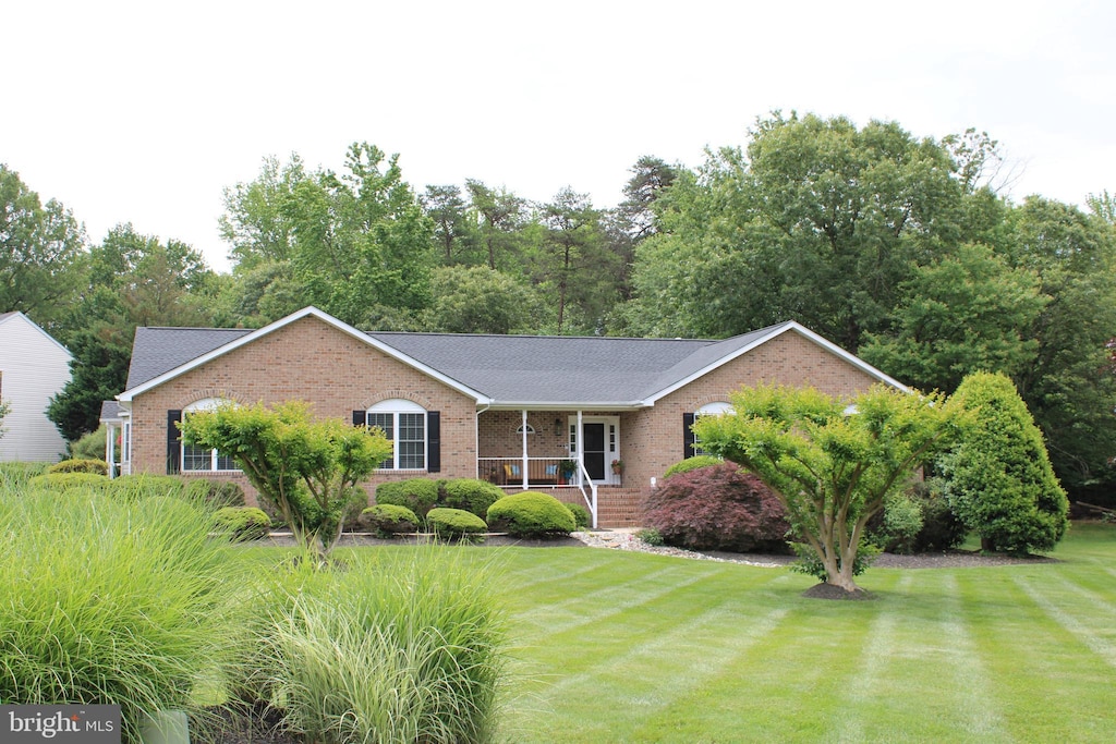 30 Brookstone Dr, Fredericksburg, VA 22405 - ranch-style house with brick siding, a front yard, covered porch, and roof with shingles