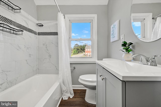 1076 Tunbridge Rd, Baltimore, MD 21212 - full bathroom with vanity, toilet, wood finished floors, shower / tub combo with curtain, and baseboards