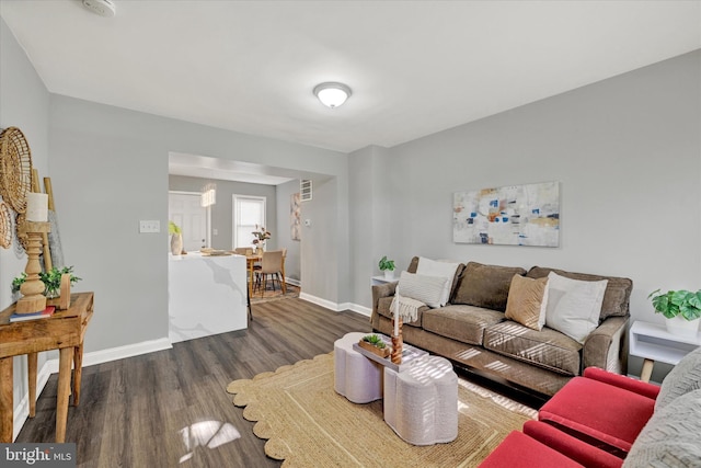 1076 Tunbridge Rd, Baltimore, MD 21212 - living room featuring wood finished floors and baseboards