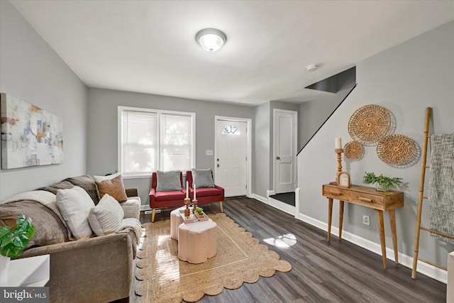 1076 Tunbridge Rd, Baltimore, MD 21212 - living area featuring dark wood finished floors and baseboards