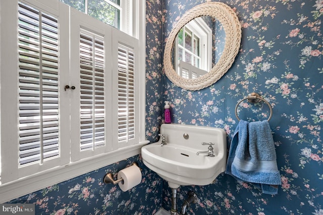 213 Rices Mill Rd, Wyncote, PA 19095 - bathroom with wallpapered walls