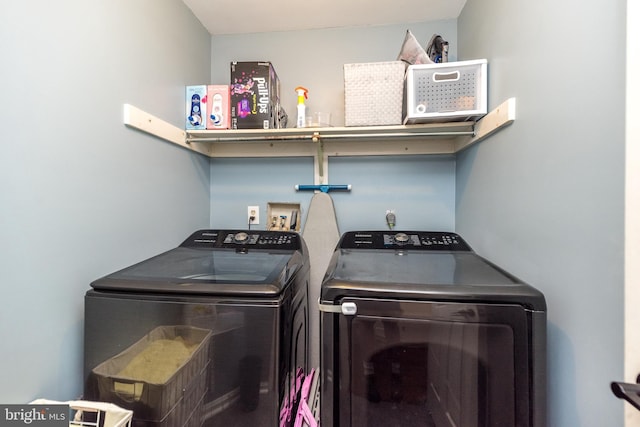 534 Country Club Dr, Lansdale, PA 19446 - laundry room featuring independent washer and dryer