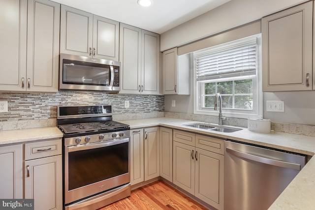 13704 Beret Pl, Silver Spring, MD 20906 - kitchen with stainless steel appliances, a sink, backsplash, light wood-type flooring, and recessed lighting