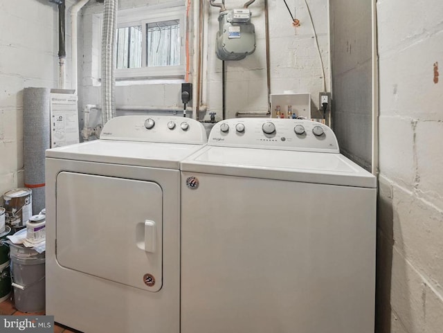 711 Avon Pl, Alexandria, VA 22314 - laundry room with independent washer and dryer and concrete block wall