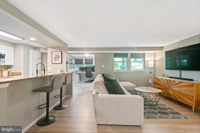 1328 Greenbriar Cir Unit 5-1328, Baltimore, MD 21208 - living room featuring light wood-type flooring, recessed lighting, a desk, and baseboards