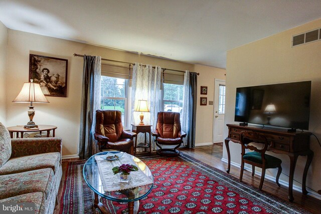 56 Zachary Dr, Chalfont, PA 18914 - living area with baseboards and wood finished floors