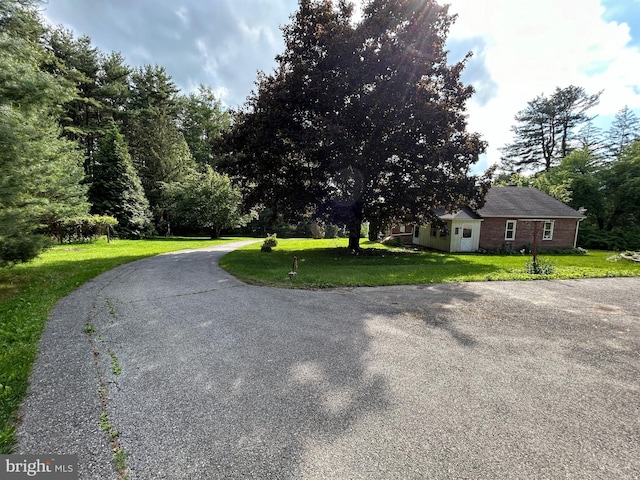 4599 Carlisle Rd, Gardners, PA 17324 - view of front of house with curved driveway and a front yard