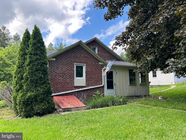 4599 Carlisle Rd, Gardners, PA 17324 - back of property featuring brick siding and a yard