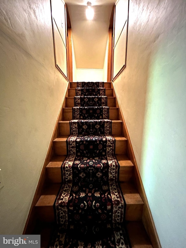4599 Carlisle Rd, Gardners, PA 17324 - stairway with baseboards