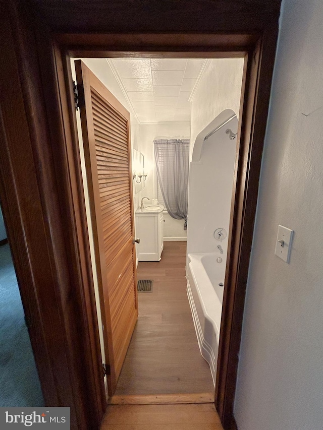 4599 Carlisle Rd, Gardners, PA 17324 - hall with wood finished floors