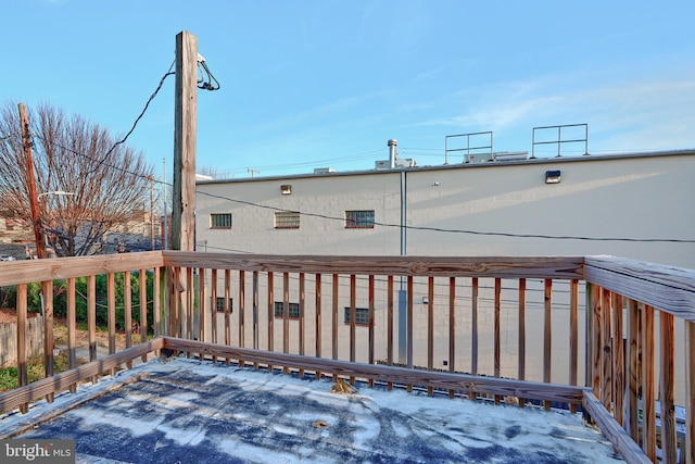 1129 Washington Blvd, Baltimore, MD 21230 - view of wooden deck